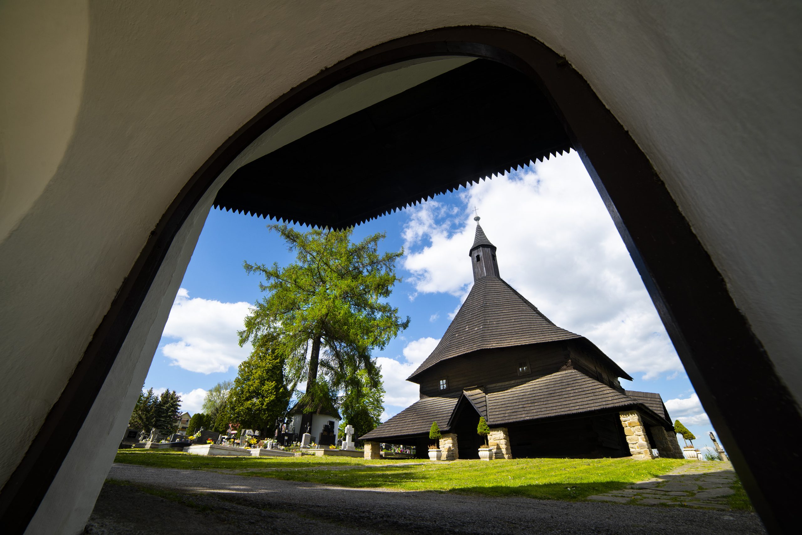 Drewniany gotycki kościół p.w. Wszystkich Świętych w mieście Twardoszyn